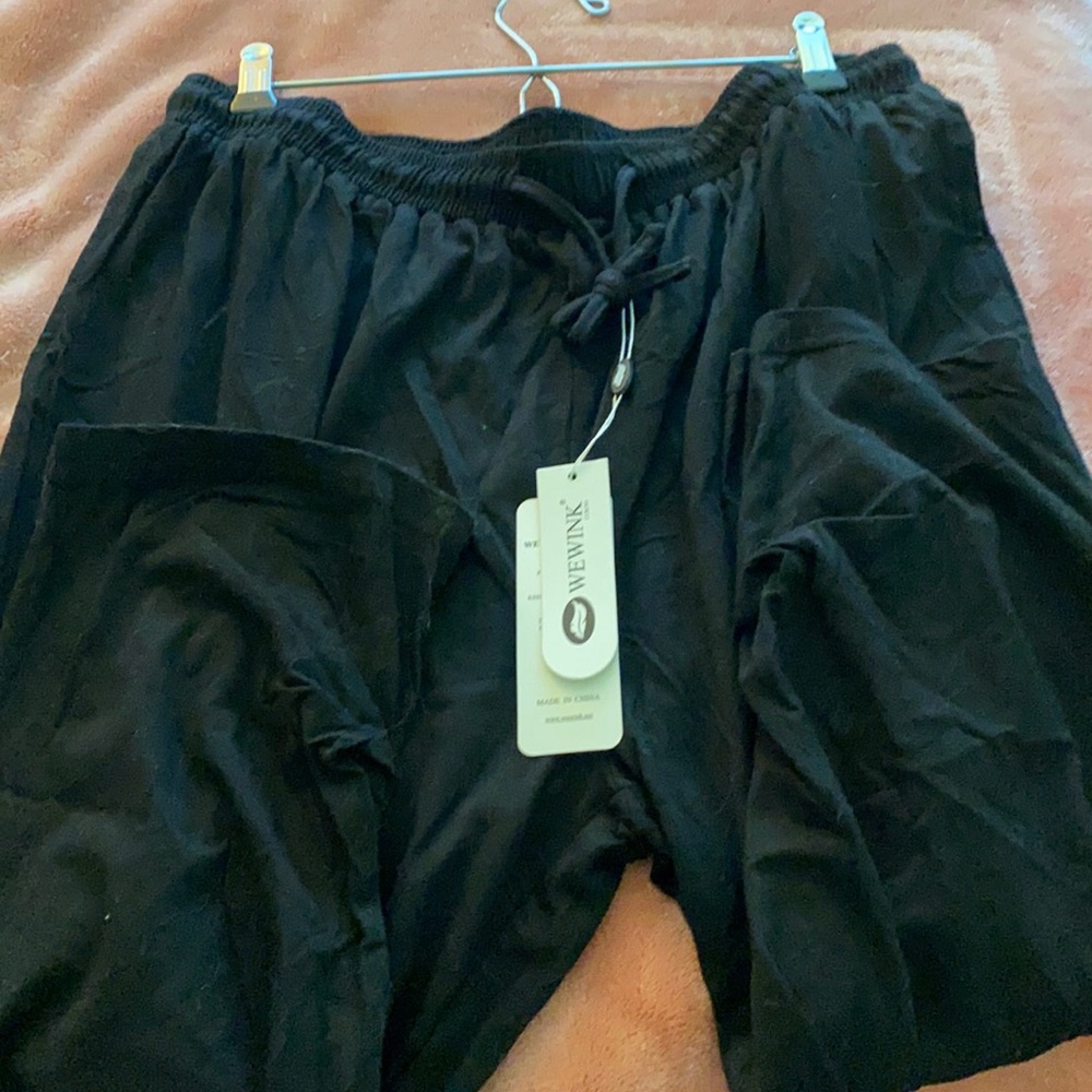 We wink cuckoo black Capri pants